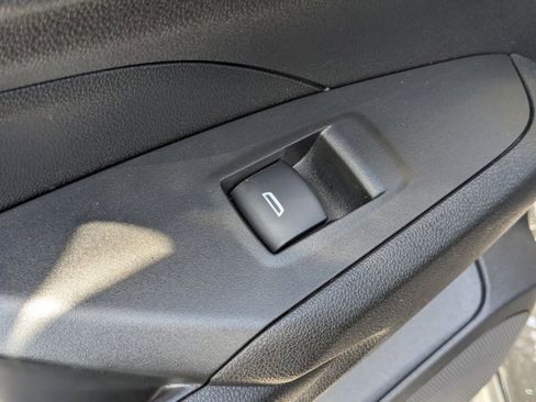 Used 2025 Chevrolet Trax LT w/ LT Convenience Package image 25