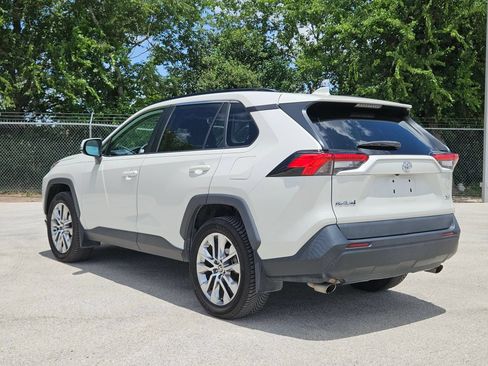 Used 2021 Toyota RAV4 XLE Premium FWD image 5