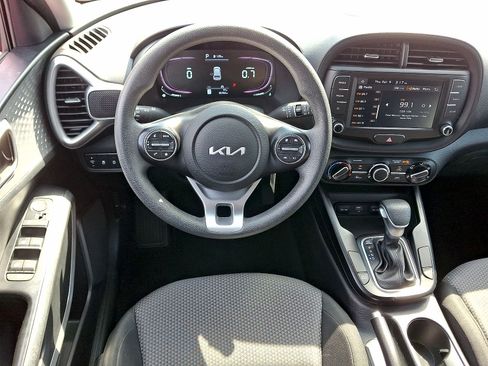 Used 2023 Kia Soul LX w/ LX Technology Package FWD image 39