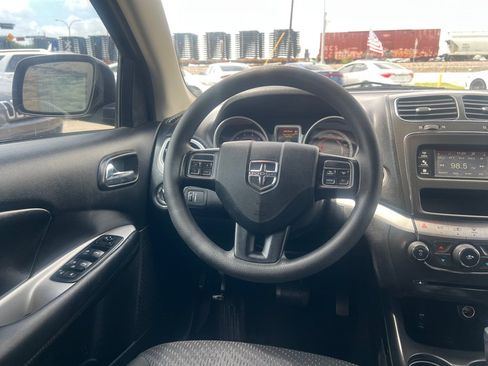 Used 2019 Dodge Journey SE FWD image 17