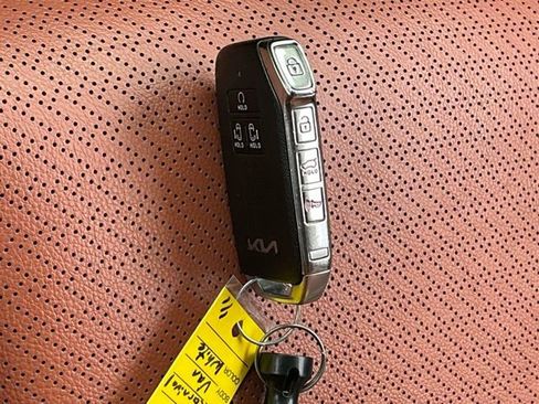 Used 2023 Kia Carnival SX Prestige FWD image 38