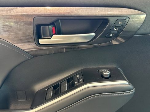 New 2026 Toyota Highlander Limited AWD/4WD image 10