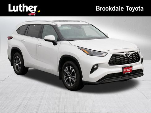 Certified 2026 Toyota Highlander XLE AWD/4WD image 1