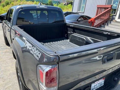 Used 2020 Toyota Tacoma TRD Off-Road w/ Technology Package AWD/4WD image 88