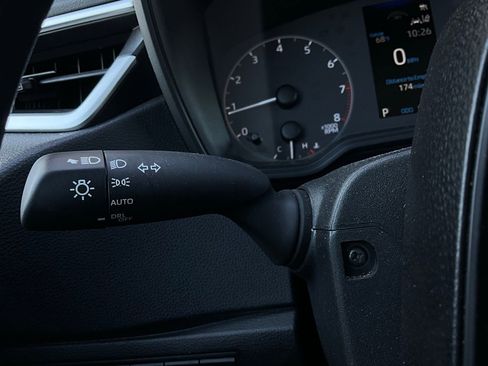 Used 2025 Toyota Corolla LE image 31