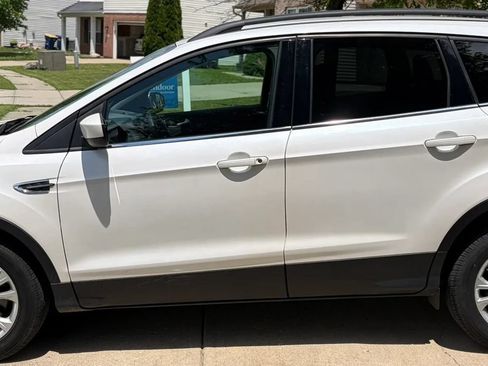 Used 2017 Ford Escape SE w/ Equipment Group 201A AWD/4WD image 3