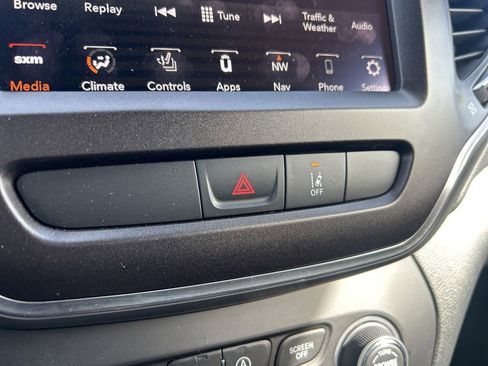 Used 2022 Jeep Cherokee Trailhawk w/ Sound & Nav Group AWD/4WD image 10