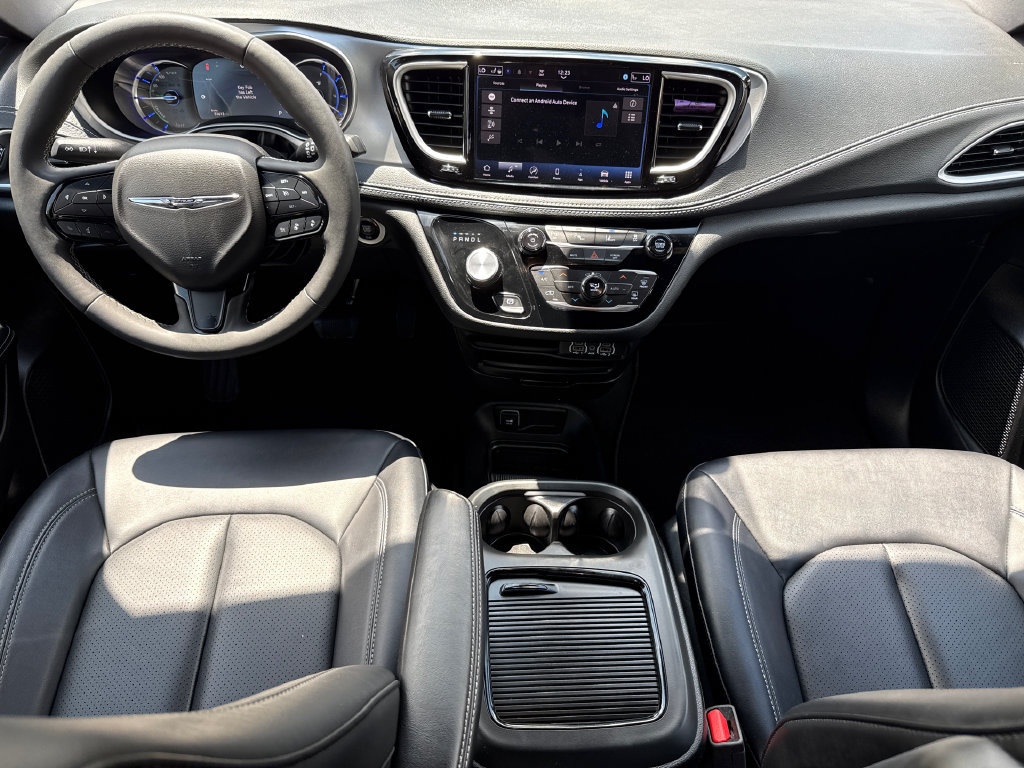 Used 2024 Chrysler Pacifica Limited FWD image 12