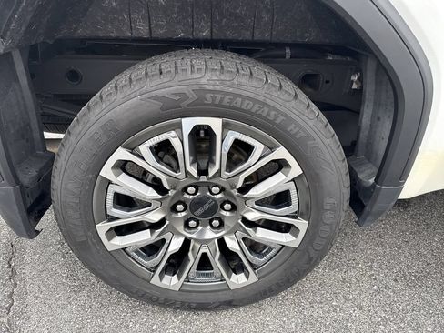 Used 2024 GMC Sierra 1500 Denali Ultimate AWD/4WD image 18