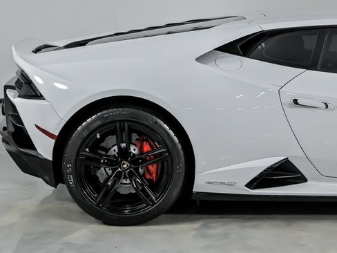 Used 2020 Lamborghini Huracan EVO image 13