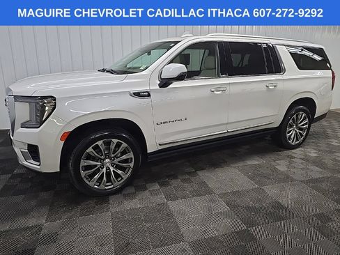 Used 2021 GMC Yukon XL Denali w/ Denali Premium Package AWD/4WD image 6