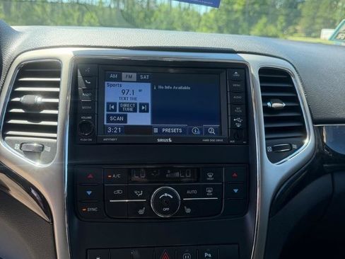 Used 2012 Jeep Grand Cherokee Laredo AWD/4WD image 11