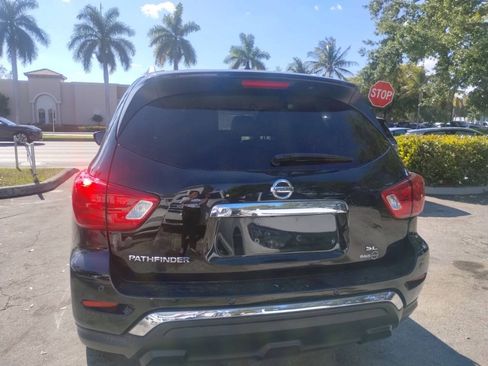 Used 2018 Nissan Pathfinder SL FWD image 8