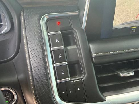 Used 2024 Chevrolet Tahoe Premier RWD image 32