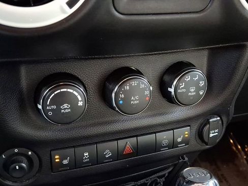 Used 2015 Jeep Wrangler Unlimited Sahara w/ Quick Order Package 24X AWD/4WD image 15