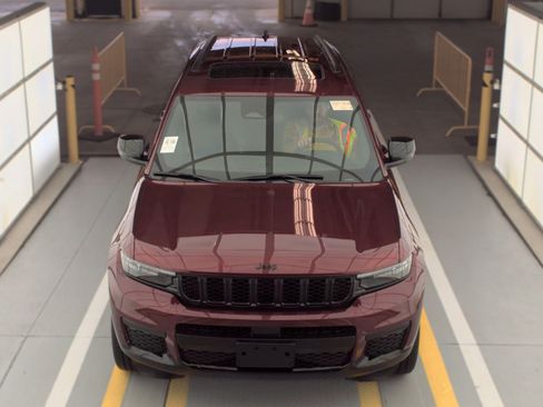 Used 2023 Jeep Grand Cherokee L Laredo AWD/4WD image 6