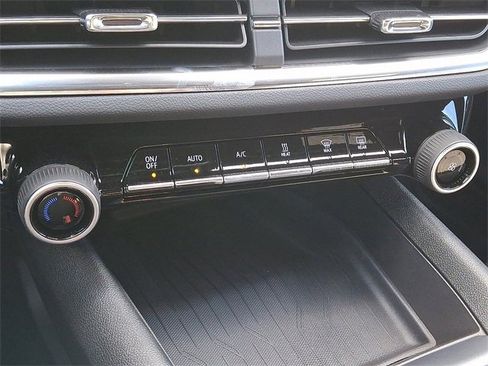 Used 2025 Chevrolet Equinox EV LT image 15