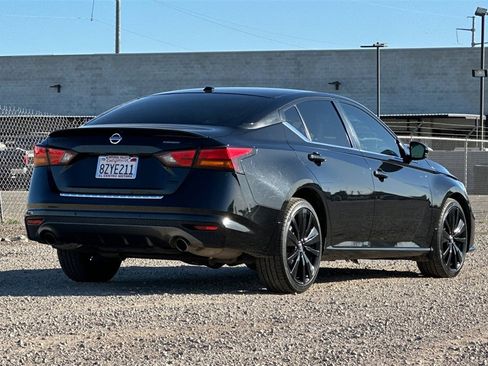 Used 2022 Nissan Altima 2.5 SR w/ Midnight Edition Package image 4