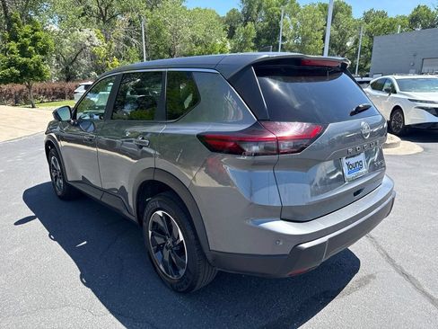 Used 2024 Nissan Rogue SV AWD/4WD image 5