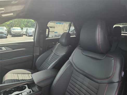 New 2025 Ford Explorer ST-Line w/ Premium Package image 18