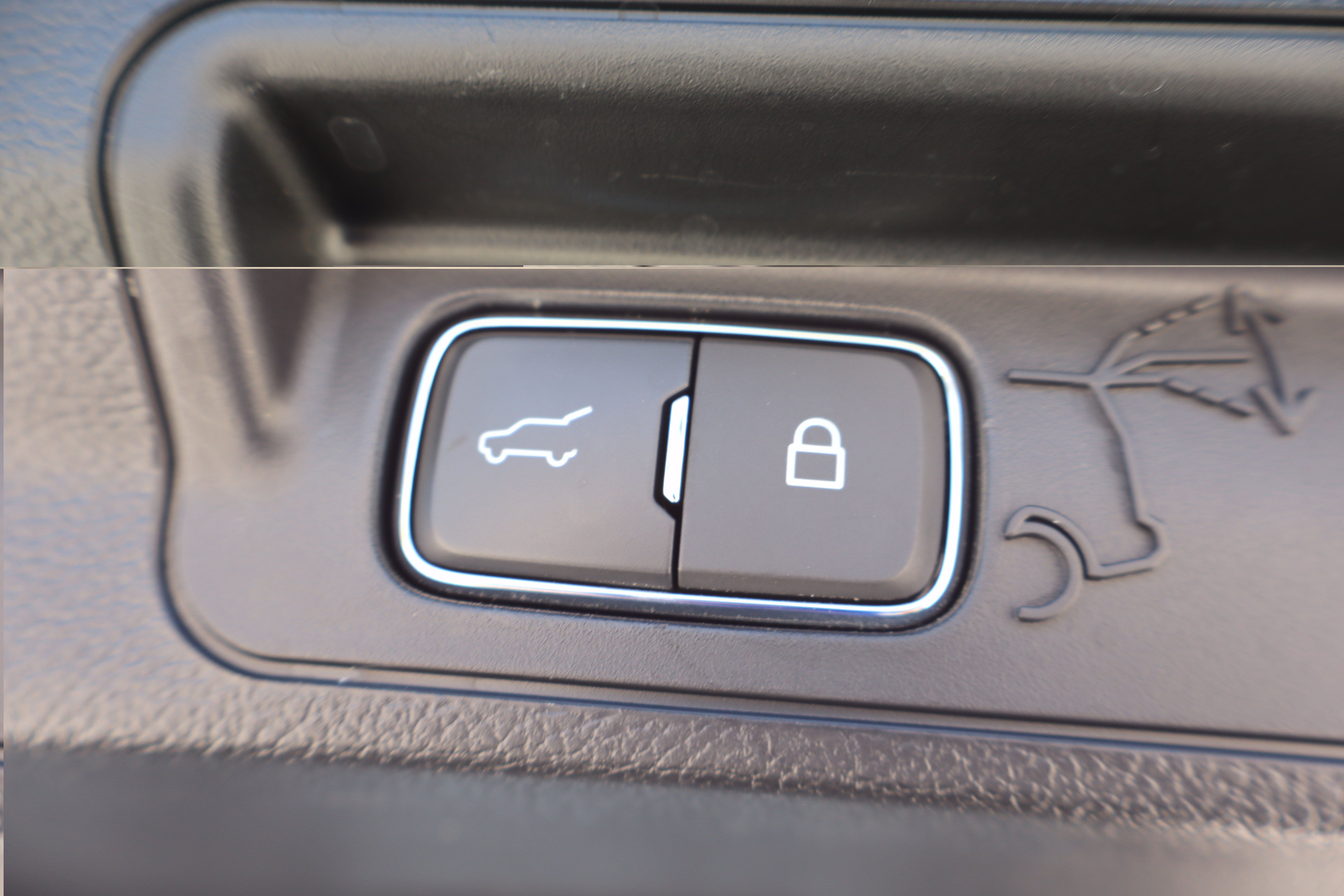 Used 2024 Ford Explorer XLT w/ Equipment Group 202A AWD/4WD image 29