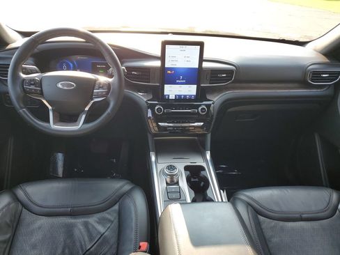 Used 2022 Ford Explorer Platinum w/ Technology Package AWD/4WD image 12