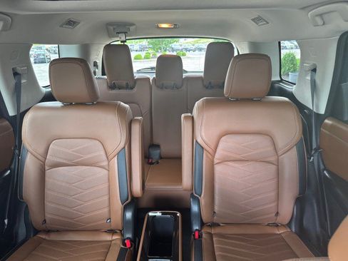 Used 2023 Nissan Pathfinder Platinum FWD image 6