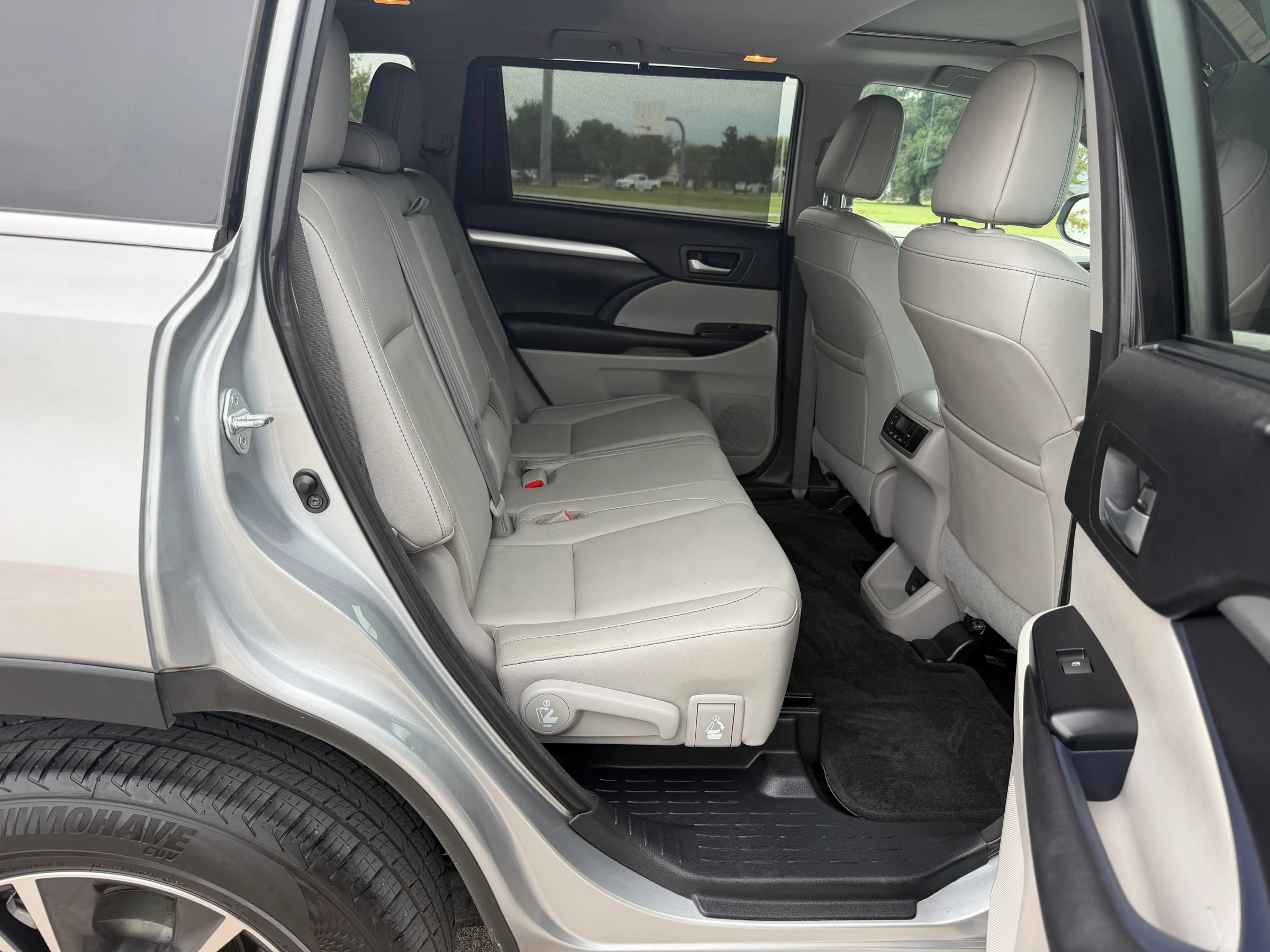 Used 2016 Toyota Highlander XLE FWD image 11