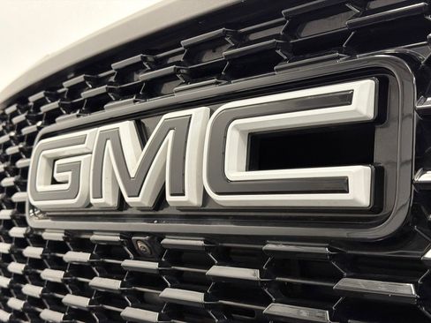 Used 2022 GMC Yukon XL Denali image 16