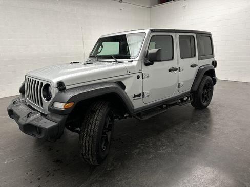 Used 2022 Jeep Wrangler Unlimited Sport image 4