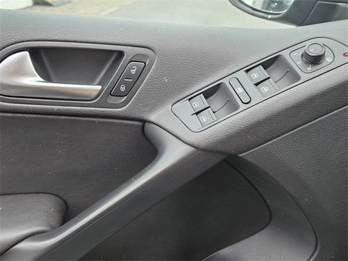Used 2016 Volkswagen Tiguan S image 31
