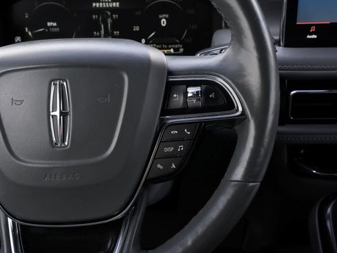 Used 2022 Lincoln Nautilus Reserve w/ Luxury Package image 11