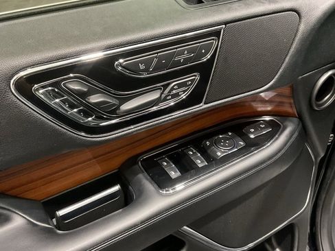 Used 2018 Lincoln Navigator Select image 7