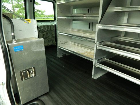 Used 2015 Chevrolet Express 2500 RWD image 13