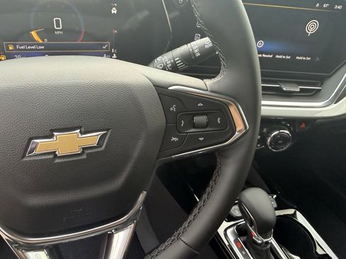 New 2026 Chevrolet Trax LT w/ Sunroof Package image 24