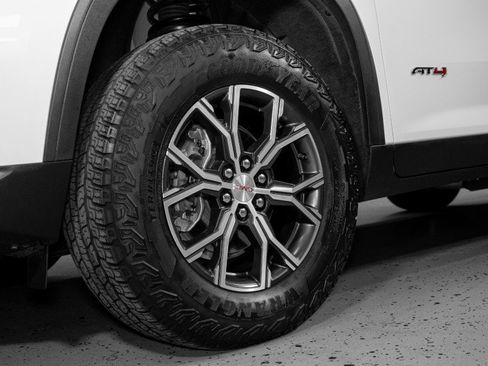 Used 2024 GMC Acadia AT4 w/ Luxury Package image 32