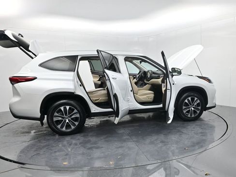 Used 2022 Toyota Highlander XLE image 76