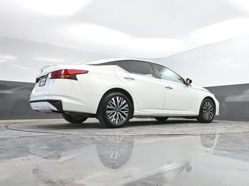 Used 2025 Nissan Altima 2.5 SV FWD image 35