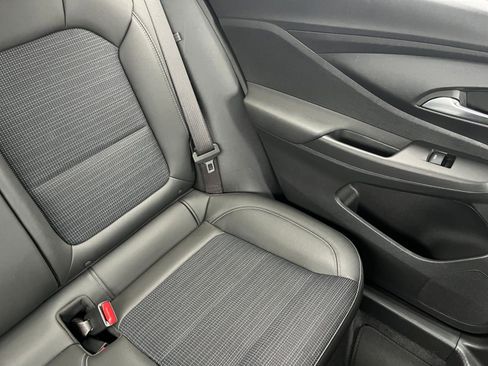 Used 2025 Buick Envista Preferred image 36