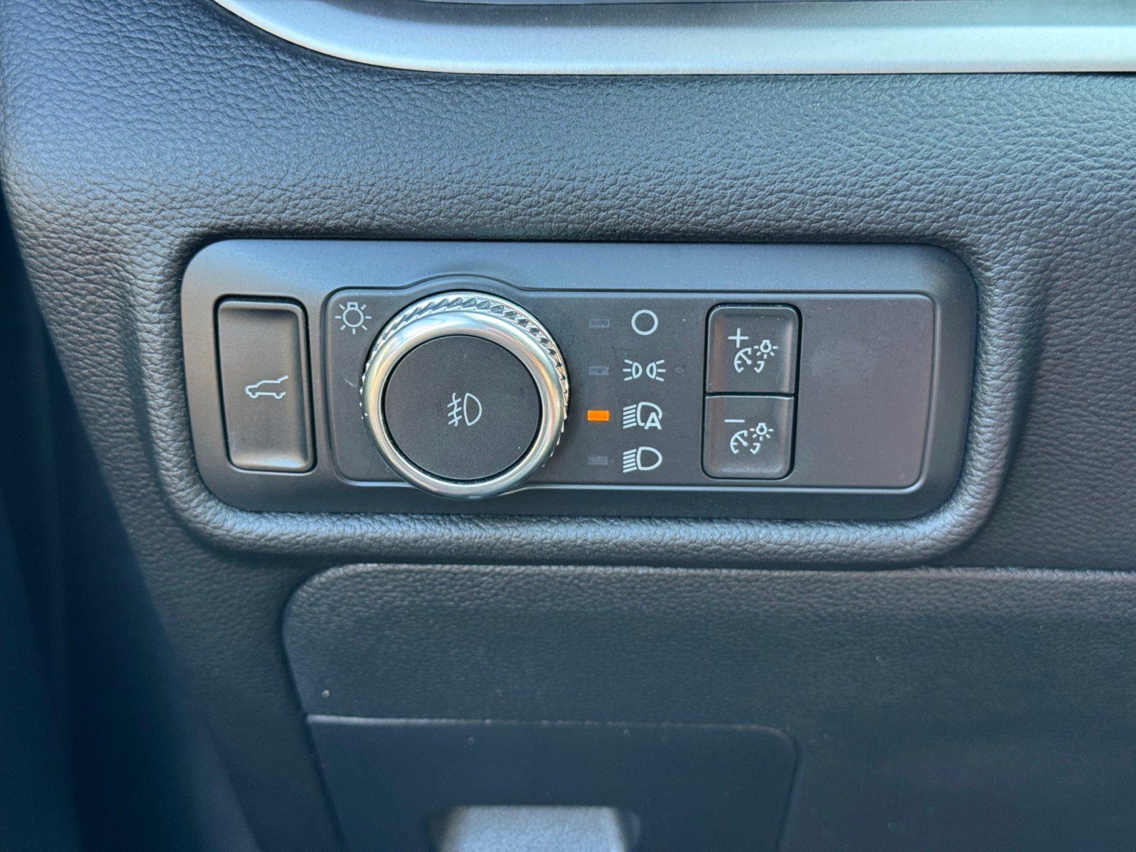 Used 2022 Ford Explorer XLT w/ Equipment Group 202A RWD image 17