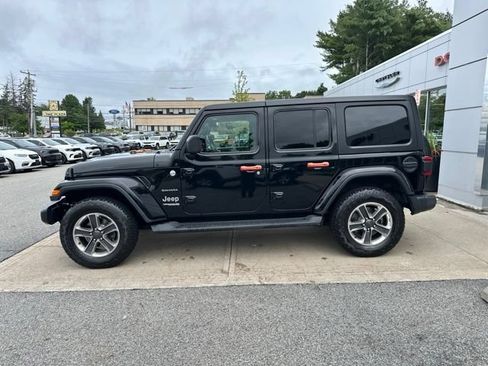 Certified 2019 Jeep Wrangler Unlimited Sahara w/ Cold Weather Group AWD/4WD image 4