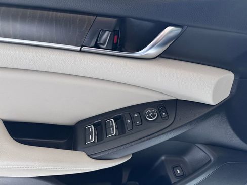 Used 2018 Honda Accord EX image 25