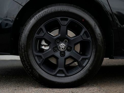 Used 2025 Toyota Sienna XLE Woodland Edition image 11