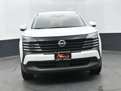 Used 2025 Nissan Kicks SV AWD/4WD image 3