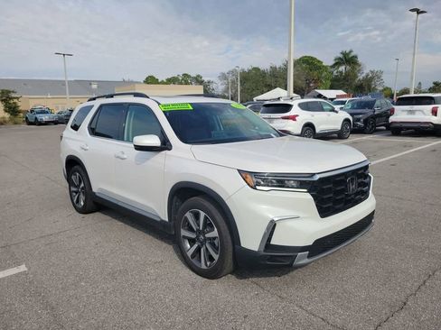 Used 2023 Honda Pilot Touring image 9