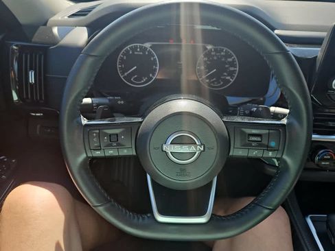 Used 2022 Nissan Pathfinder SV FWD image 16