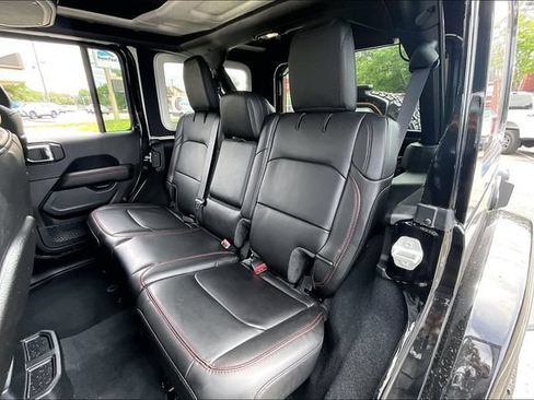 Used 2025 Jeep Wrangler Unlimited Rubicon AWD/4WD image 18