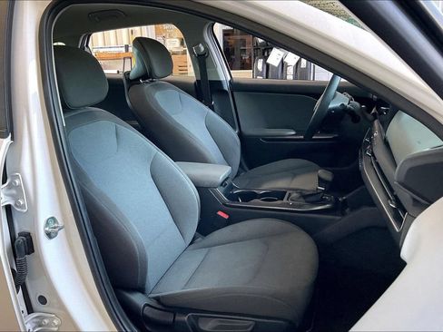 Used 2025 Kia K4 FWD image 21