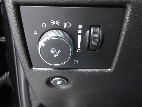 Used 2021 Jeep Grand Cherokee Limited AWD/4WD image 13