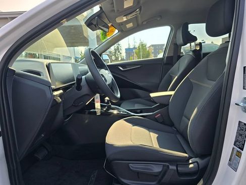 Certified 2026 Kia Niro LX FWD image 21